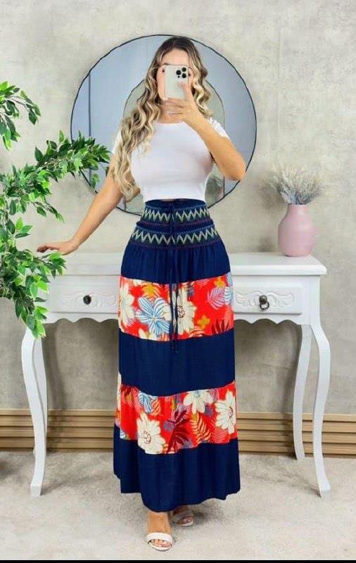 Falda larga azul con estampado floral y boleros
