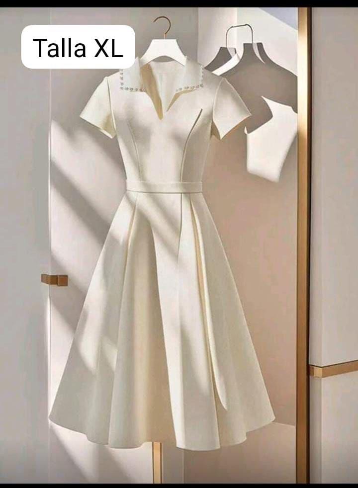 Vestido corto marfil con cuello y falda amplia